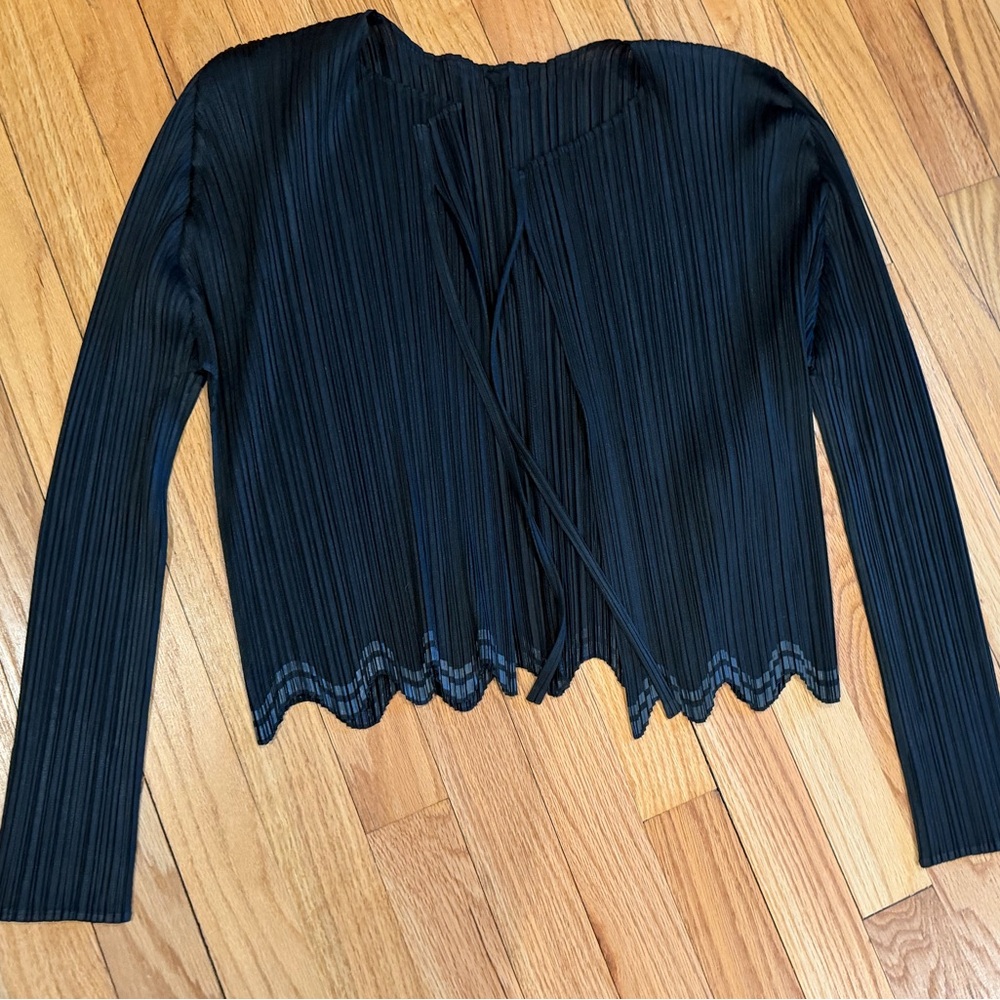 Issey Miyake Pleats Please Black scalloped cardigan